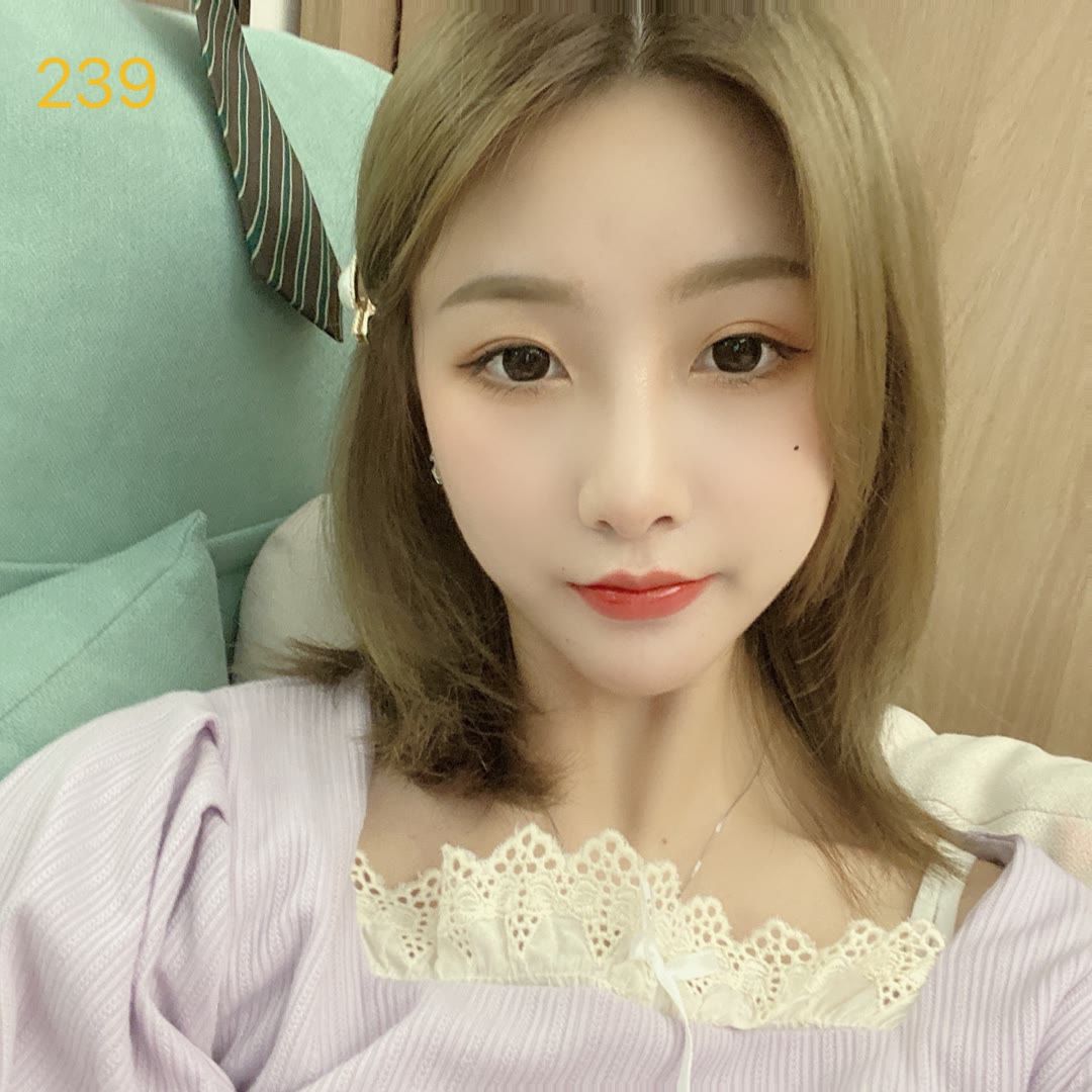 大连极品小学妹刚下海兼职妹妹 前凸后翘 水多听话